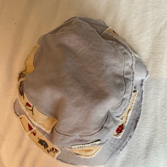 Urban Outfitters super cute bucket hat! - Picture 3 of 4